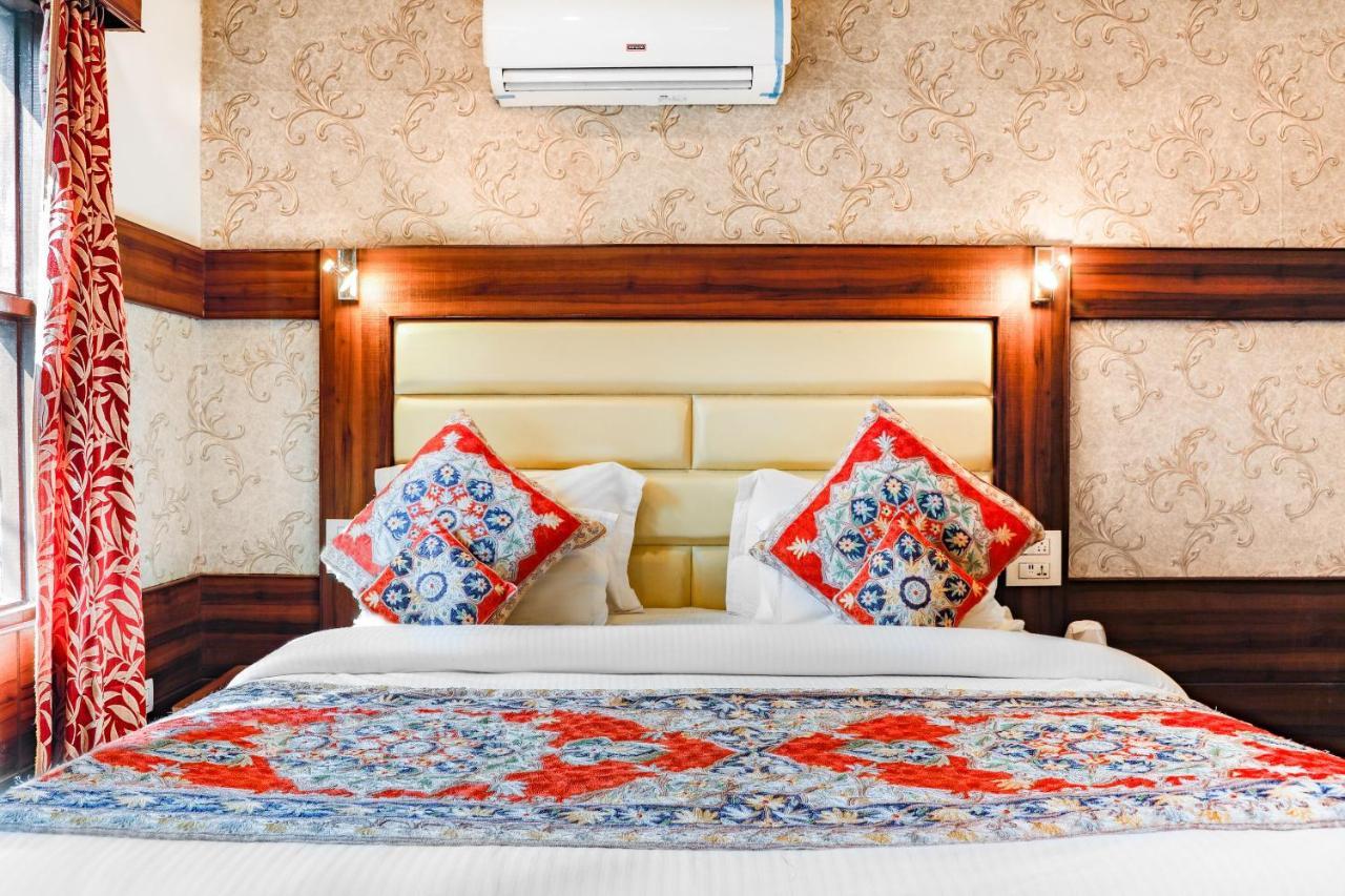 Pahalgam Retreat Hotel Екстериор снимка