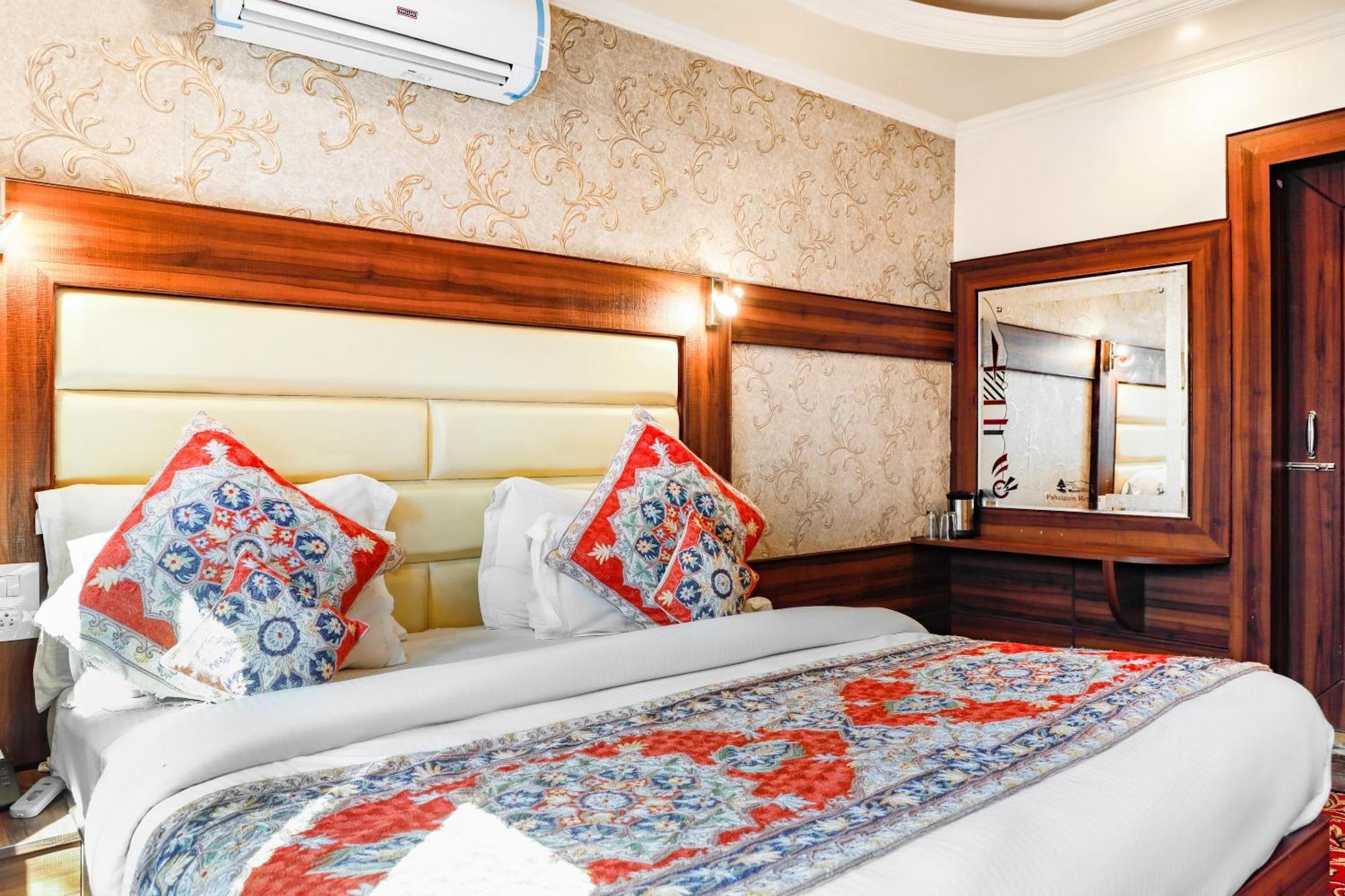 Pahalgam Retreat Hotel Екстериор снимка